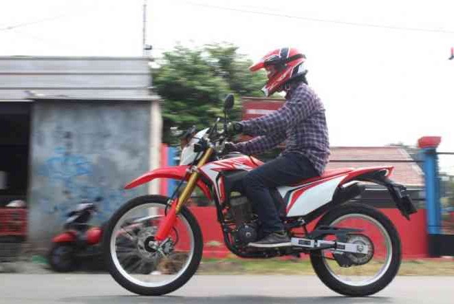 Tips Mengendarai Motor Trail Untuk Pemula
