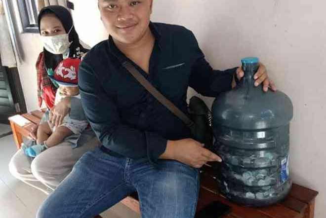 Viral, Warga Blora Beli Motor Pakai Uang Koin Satu Galon