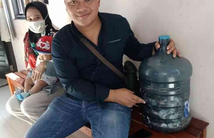 Viral, Warga Blora Beli Motor Pakai Uang Koin Satu Galon