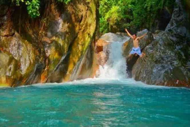Eksotisnya Curug Bengkok di Bogor Bikin Betah