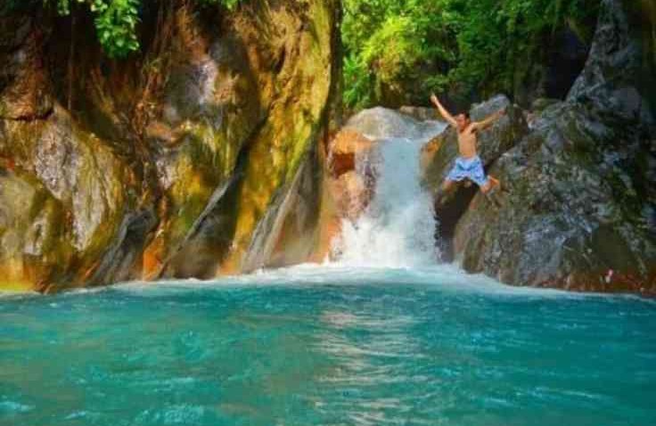 Eksotisnya Curug Bengkok di Bogor Bikin Betah