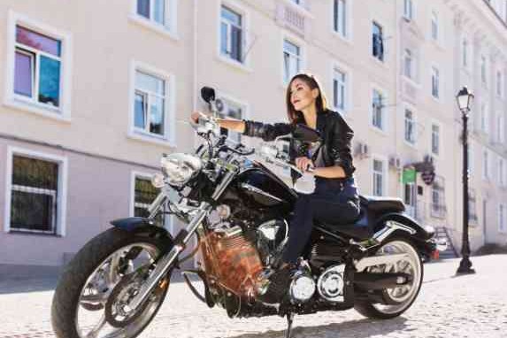 Tidak Cuma Bikin Badan Keringatan, Panas Terik Juga Bisa Merusak Motor Kamu Lho