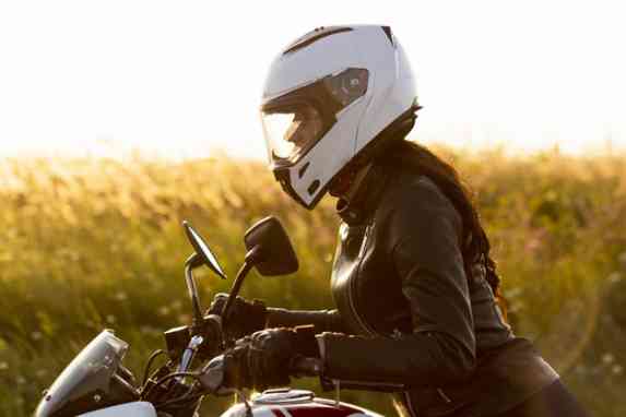  Mau Aman Saat Berkendara Sepeda Motor, Pakai Perlengkapan Ini