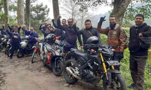 Komunitas LA 32 Riders Touring Nostalgia Ingat Masa Sekolah