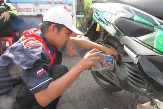  Bisa Gak Sih Oli Motor Manual Dipakai Buat Motor Matic, Apa dampaknya ?