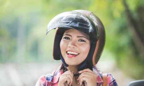 Membersihkan Helm Setelah Kena Hujan Cukup Lakukan 3 Langkah Ini