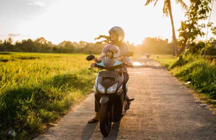 Tips Supaya Aman Memboncengkan Anak Kecil Dengan Motor
