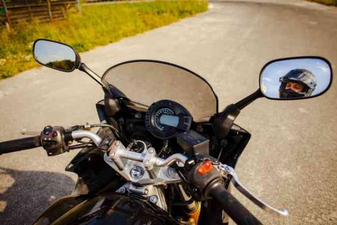 Kaca Spion Bukan Hiasan, Tapi Punya Fungsi Yang Penting