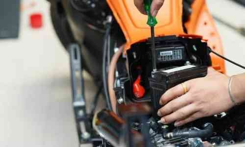 Tips Cara Merawat Aki Kering Pada Motor Supaya Awet