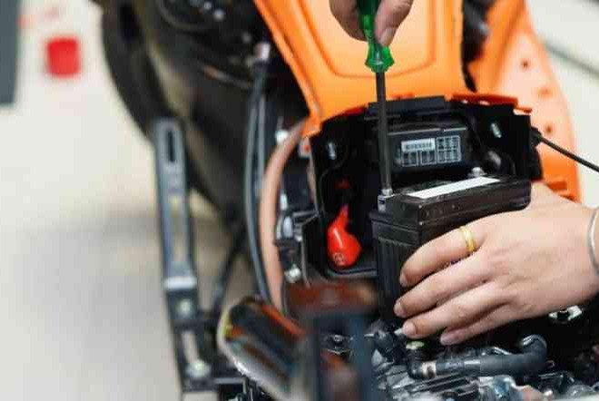 Tips Cara Merawat Aki Kering Pada Motor Supaya Awet