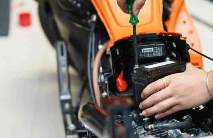 Tips Cara Merawat Aki Kering Pada Motor Supaya Awet