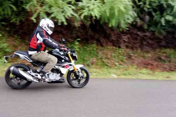 Cara Supaya Tidak Mudah Lelah dan Capek Saat Naik Motor Kopling