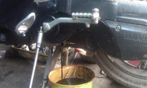 Cara Mudah Mendeteksi Oli Kemasukan Air