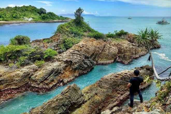 Tempat Liburan di Pantai, Yuk ke Pantai Tapak Kera Lampung