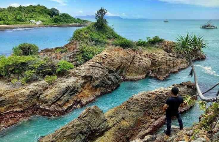 Tempat Liburan di Pantai, Yuk ke Pantai Tapak Kera Lampung