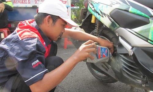 Apa Dampak Jika Oli Motor Manual Dipakai Buat Motor Matic