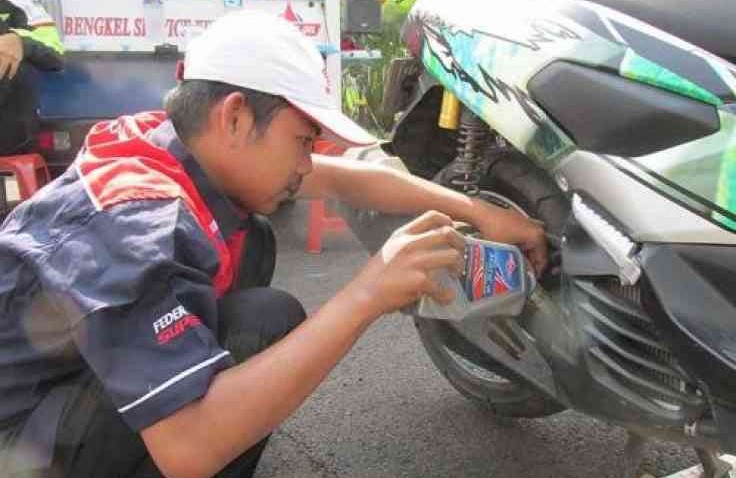 Apa Dampak Jika Oli Motor Manual Dipakai Buat Motor Matic