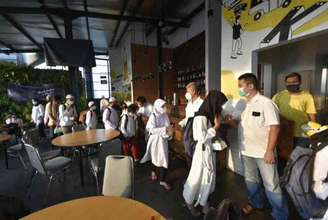 Rebel Owner Commmunity, Bukber Sambil Beramal