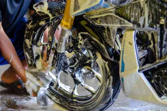 Bagian yang Harus Dibersihkan Setelah Motor Menerabas Genangan Air Dan Lumpur