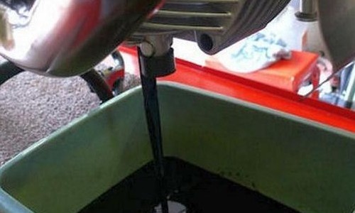 Berikut ini Tanda Jika Oli Mesin Motor Sudah Waktunya Ganti