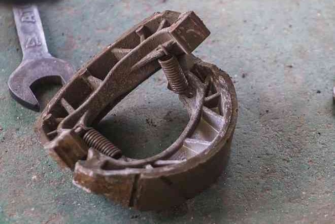 Berikut ini Tanda Jika Kampas Rem Motor Harus Diganti