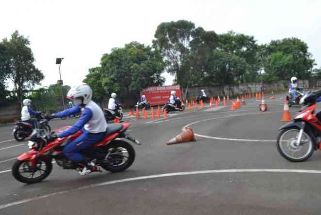 Terapak Protokol Kesehatan, Para Pelajar di Tangerang Dapat Edukasi Safety Riding