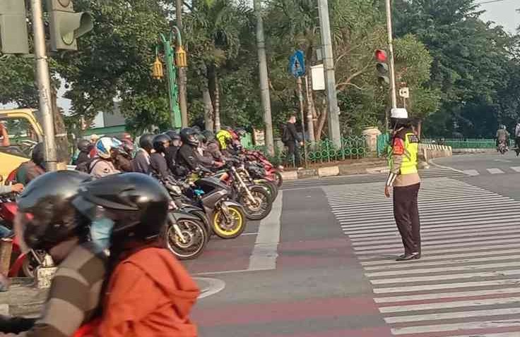 Cara Boncengan Supaya Aman dan Nayaman Saat Touring Bersama Pasangan Kamu