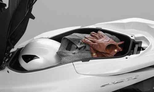 Tips Supaya Aman Saat Membawa Barang di Bagasi Motor