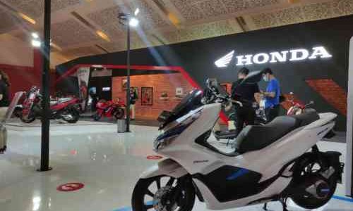 Parkir Motor Dalam Waktu yang Lama Lebih Baik Standar Tengah