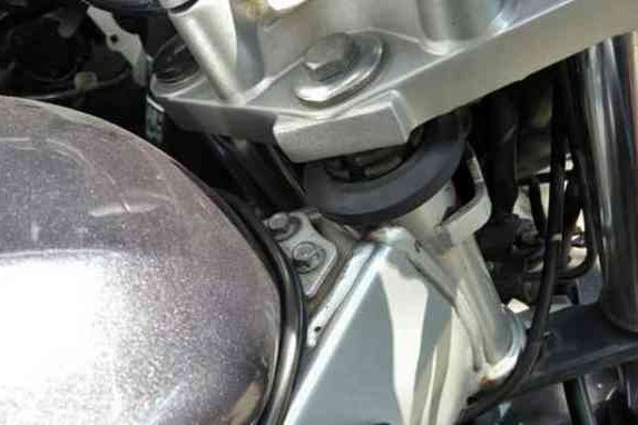 Lakukan  Perawatan Komstir Motor Secara Rutin Setiap 4.000 KM 