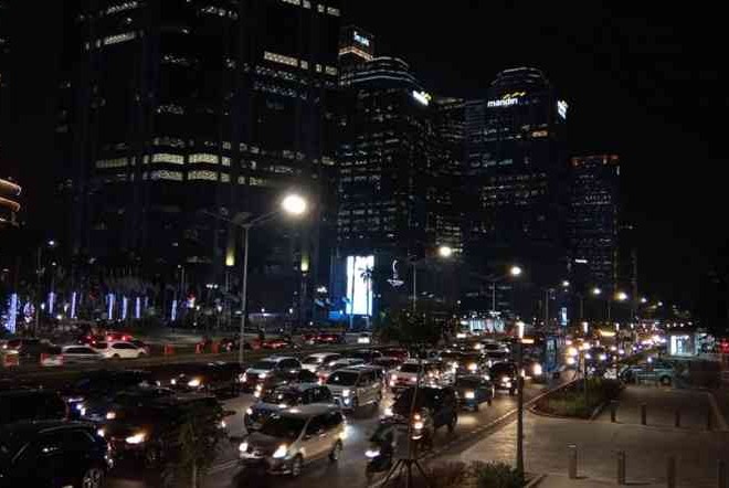 Mau Aman Naik Motor Malam Hari, Begini Caranya