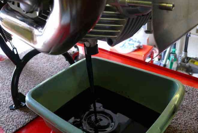 Cara Cek Oli Mesin Sepeda Motor, Yuk Simak Tipsnya