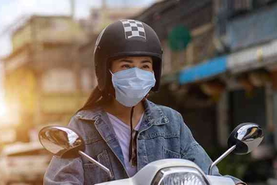 Kesalahan yang Dilakukan Wanita Saat Mengendarai Motor