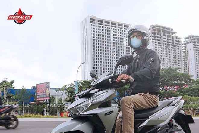 Posisi yang Benar Saat Naik Motor Matic Supaya Aman