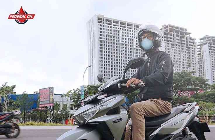 Posisi yang Benar Saat Naik Motor Matic Supaya Aman