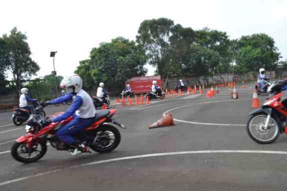Perhatikan Tiga Point Penting ini Saat Kamu Akan Belok Supaya Aman