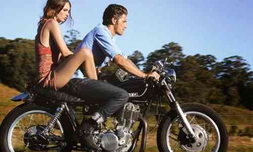 Sering Bonceng Miring Ketika Riding? Waspadai Tiga Hal Ini!