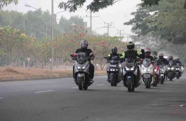 Tips Aman dan Nyaman Berkendara Motor Saat hujan