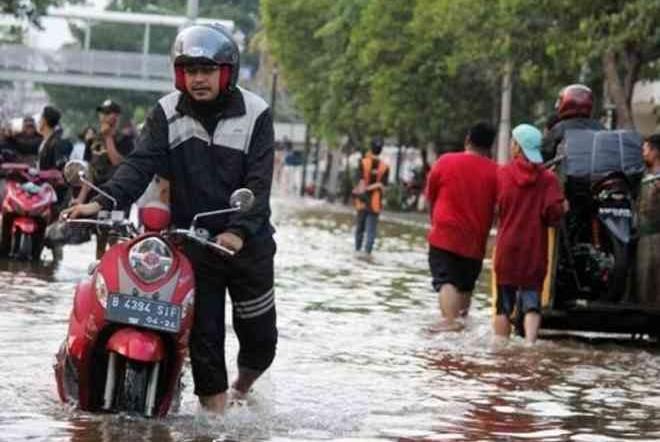 Motor Terendam Banjir, Jangan Lupa Ganti Oli Mesin