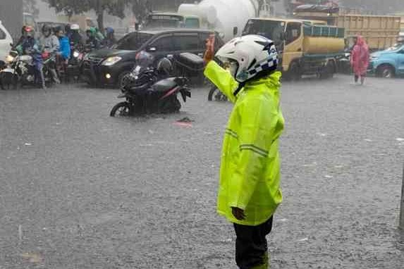 Pertolongan Jika Motor Mogok Akibat Menerjang Banjir