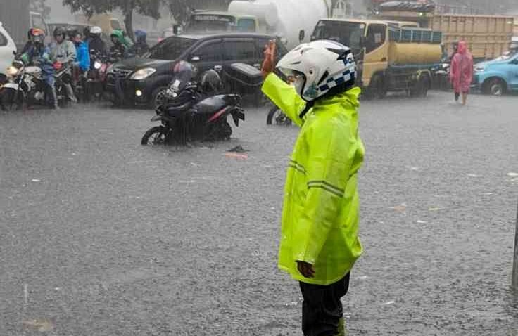Pertolongan Jika Motor Mogok Akibat Menerjang Banjir