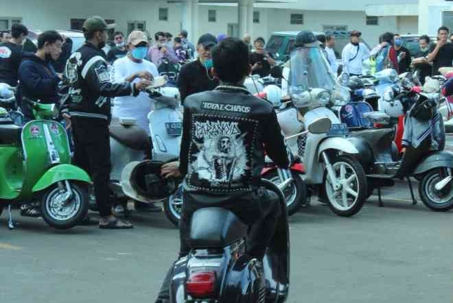 Vespa Benz Owners (VBO) Rayakan Hari Jadi yang Pertama Gelar Riding Pagi hingga Donasi