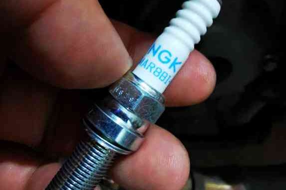 Apa Fungsi Busi pada Sepeda Motor, Berikut Penjelasannya