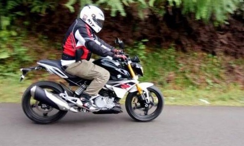 6 Perlengkapan yang Wajib Dipakai Saat Mengendarai Motor