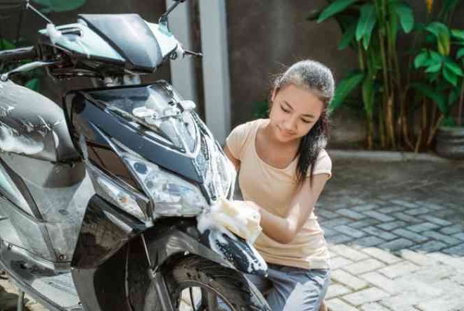 Bagian Berikut Ini Jangan Sampai terkena Air Saat Mencuci Motor, Bahaya