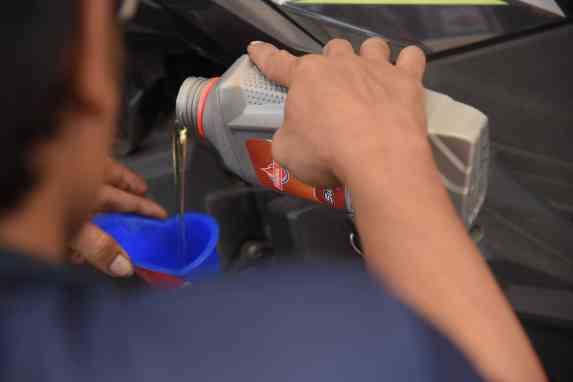  Apa Efek Jika Sering Gonta Ganti Merk Oli Mesin Motor, Simak Penjelasan Berikut