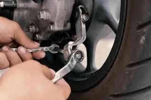 Tips Setting Rem Tromol Belakang Pada Motor, Hanya Perlu Dua Alat ini