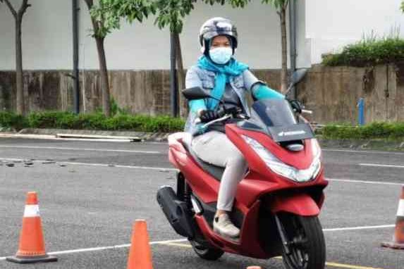 Tips Memilih Celana untuk Lady Bikers, Begini Rekomendasi Ahli