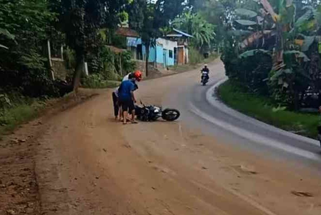 Hindari Tergelincir, Ini Tips dan Trik Menikung Saat Hujan