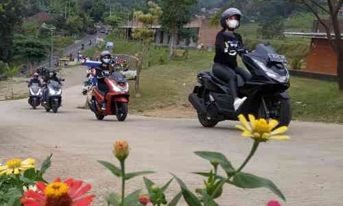 Tips Aman Lewati Jalan Menurun Bagi Pengendara Motor Matic